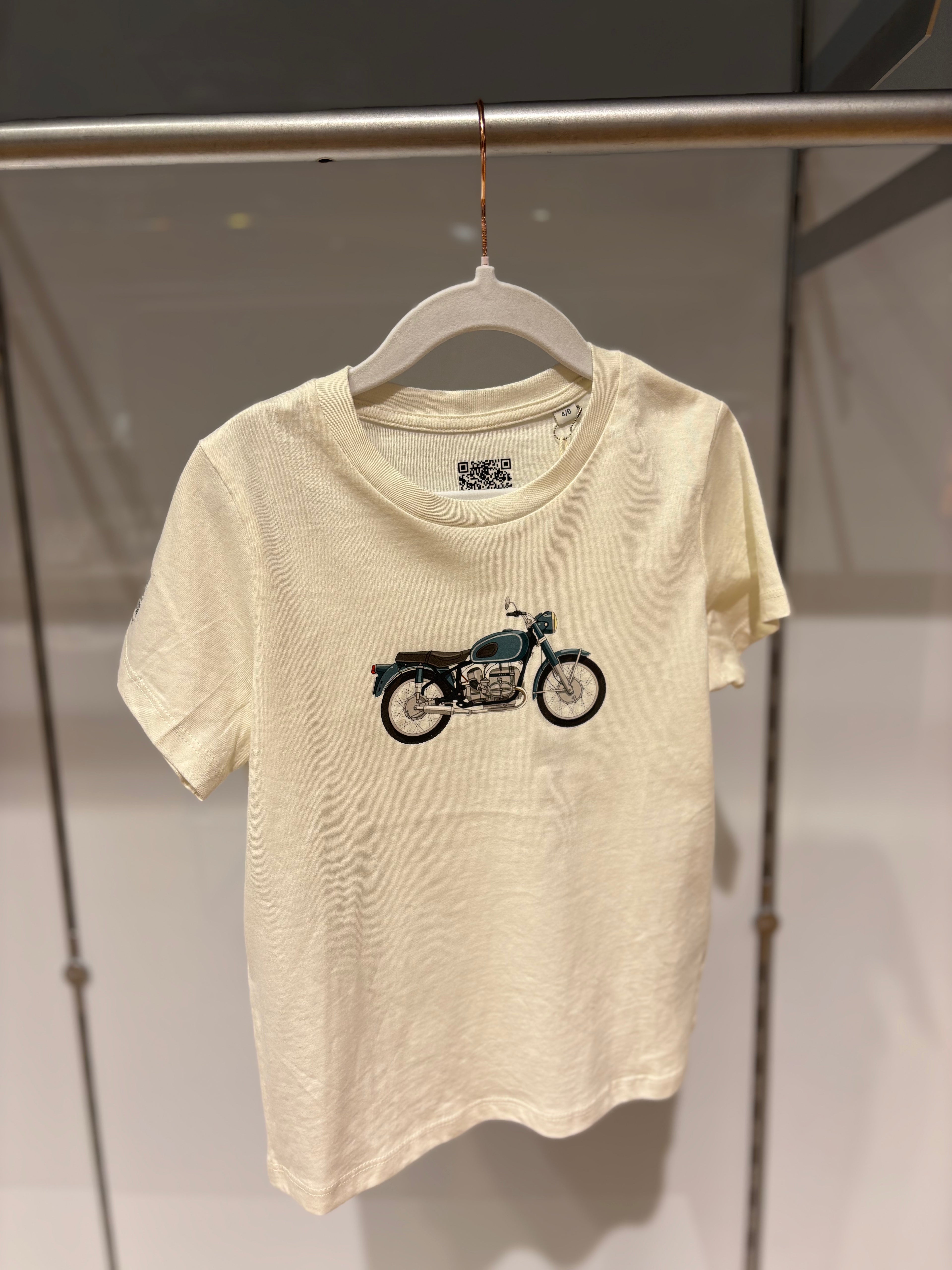 B-found vintage motor startpakket QR t-shirt voor veiligheid reunificatie
