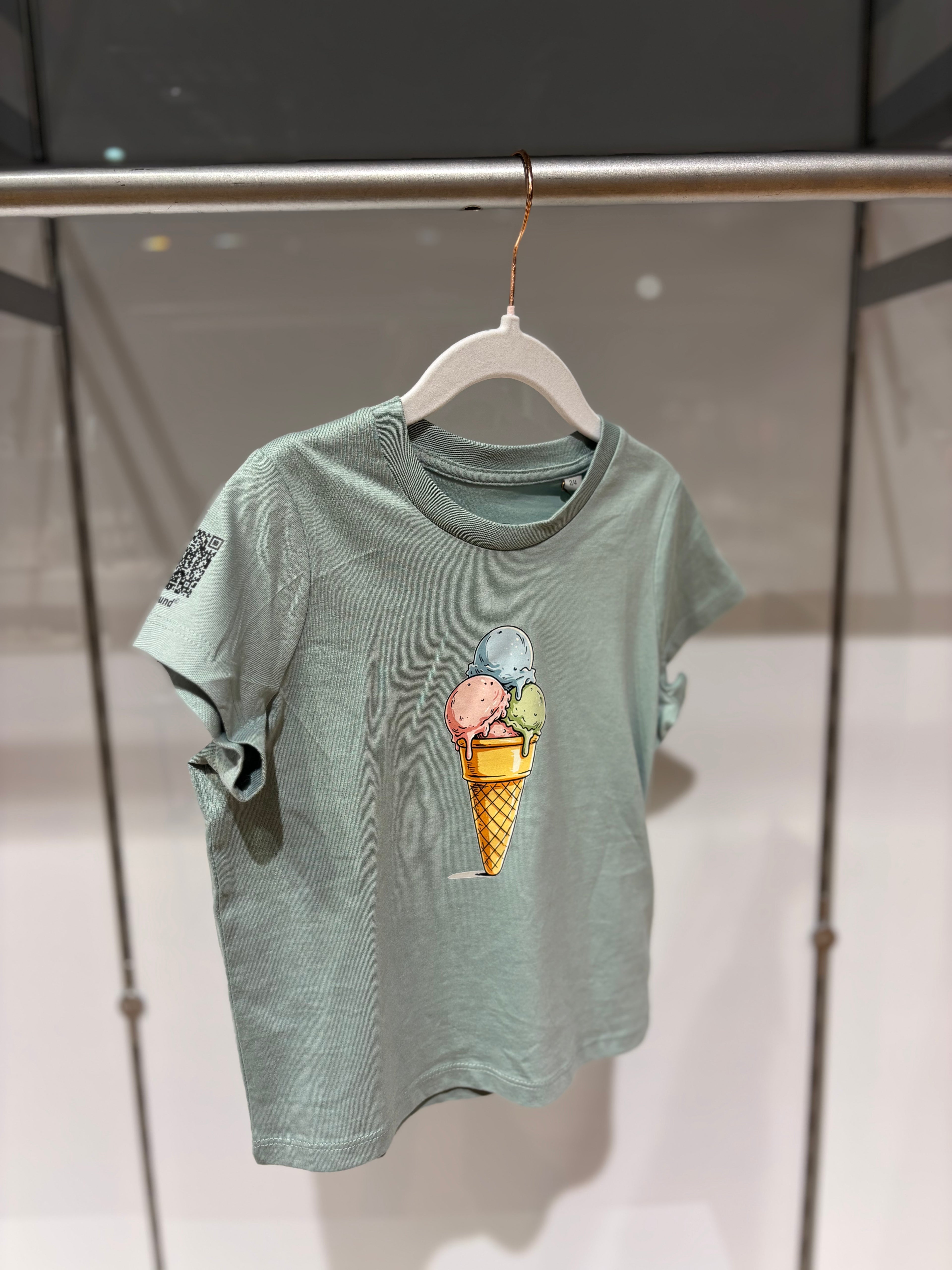 IJsje t-shirt met QR-code technologie BFound België kindvriendelijk
