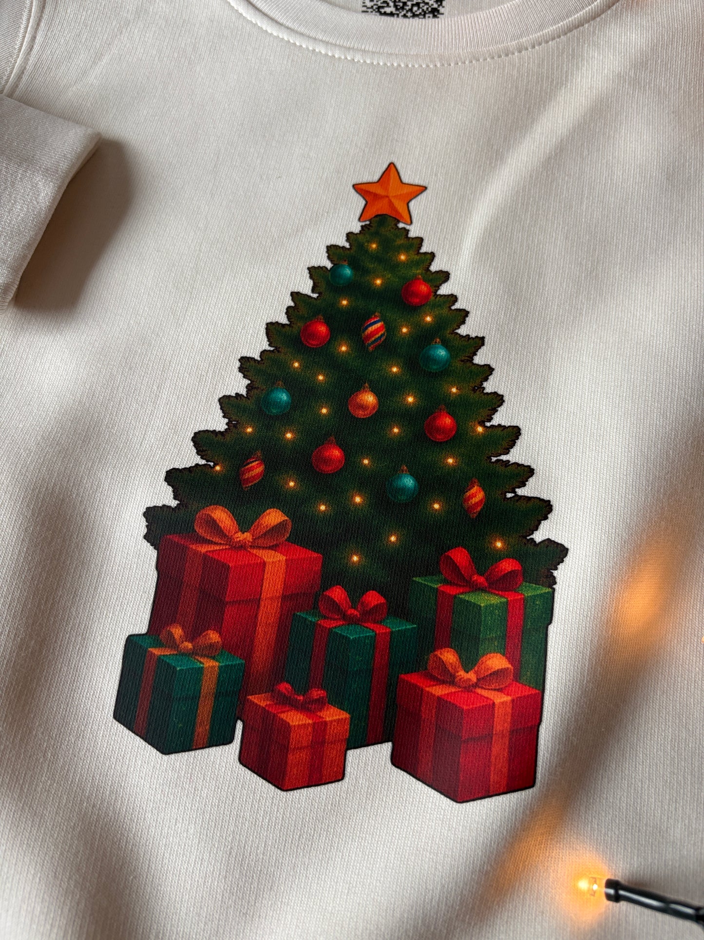 B-found kerstsweater- kerstboom editie